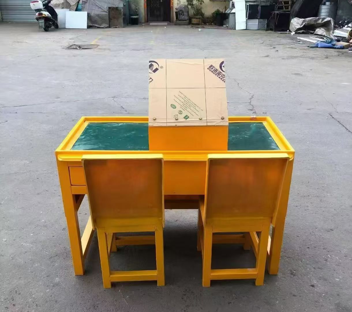 涟源防静电导通桌井下煤矿火工品发放桌：危险品流转的安全守护者